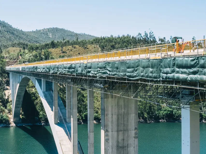 Reabilitação da Ponte sobre o Rio Zêzere  | Género Inédito
