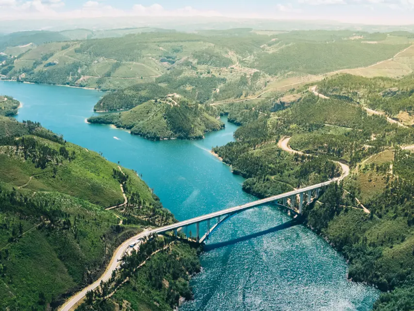 Reabilitação da Ponte sobre o Rio Zêzere  | Género Inédito