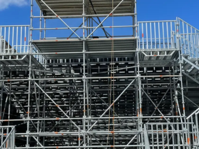 Festival de Almada: Infraestruturas de Espetáculo e Bancadas | Género Inédito