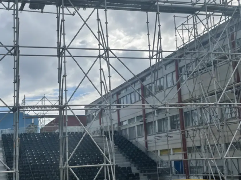 Festival de Almada: Infraestruturas de Espetáculo e Bancadas | Género Inédito